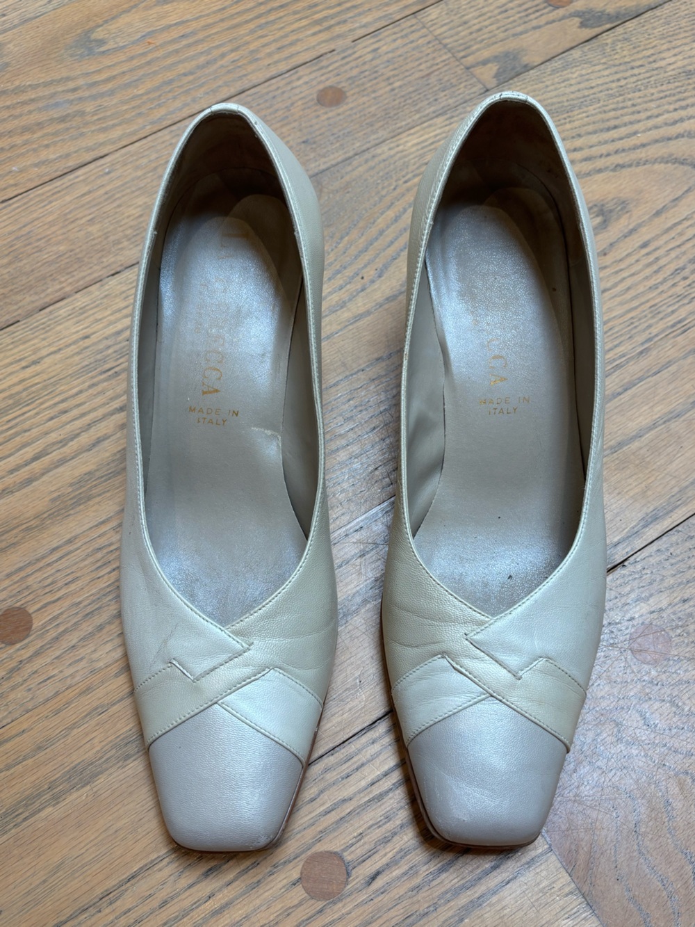 Women's vintage made in Italy cream Leather heels 10